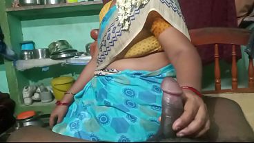 Desahan Malam Di Desa, Ibu Tiri Dan Anak Tiri Main Panas Di Kamar.