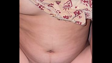 Ibu Temanku Yang Janda Ngajak Aku Ngentot Di Rumahnya, Bibirnya Basah, Badannya Panas, Nggak Tahan Nungguin Kontolku Masuk.
