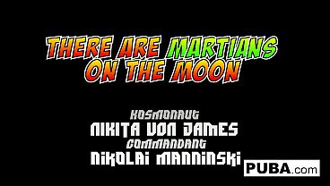 Kosmonot Rusia Nikita Von James Diperintah Bungkam Oleh Jenderalnya, Sambil Menjilat Perintah Dengan Bibir Basah.