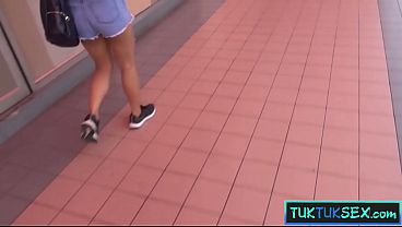 Gadis Thailand Nakal Diangkut Pakai Tuk Tuk Langsung Digebuk Di Kamar Hotel
