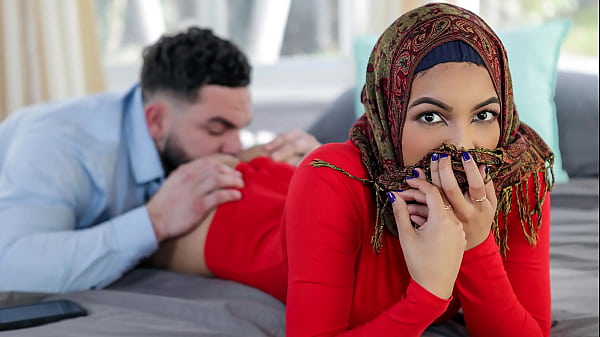 Abang Tiri Mau Ngajarin Adik Tiri Jilbabnya Sebelum Nikah – Nikmatin Aja Dulu.