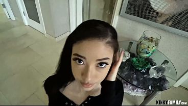 Dia Digebukin Sama Bapak Tiri Di Ranjang.