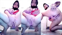 Colmek Cewek Cantik Berjilbab Bikin Makin Basah.