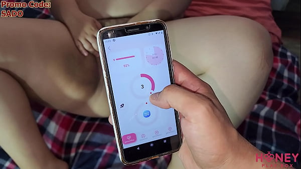 Pakai Hp, Doi Bisa Kendalikan Vibrator Honey Play Box Buat Ngewe Pantatku. Dapat Diskon 20% Pakai Kode: Sado