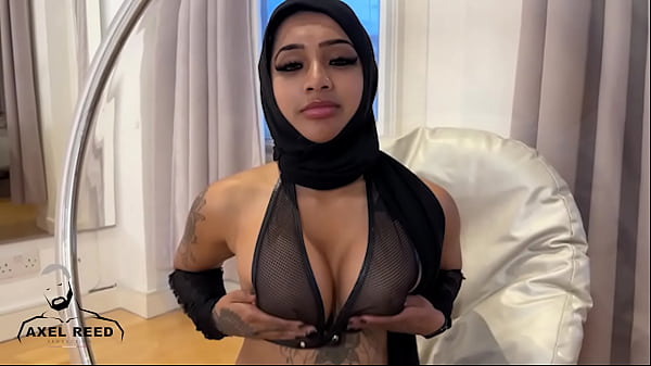 Gadis Arab Berhijab Digebukin Habis-habisan Sama Cowok Otot Gede