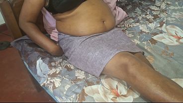 Siang Panas, Nyokap Tiri Sepi Di Rumah, Cuma Celana Dalem Doang Yang Nempel Di Badan.