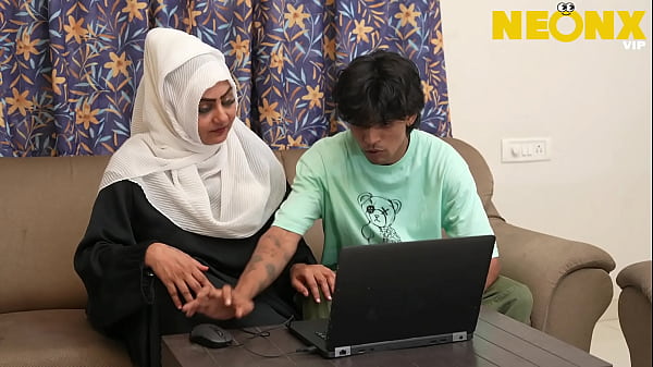 Hijab Cewek Ketahuan Sama Kakak Tirinya Lagi Colmek