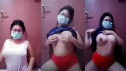 Yuli Pamer Dua Pentol Montok Bikin Liur Meleleh